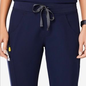 Figs Kade Cargo Scrub Pants in NAVY